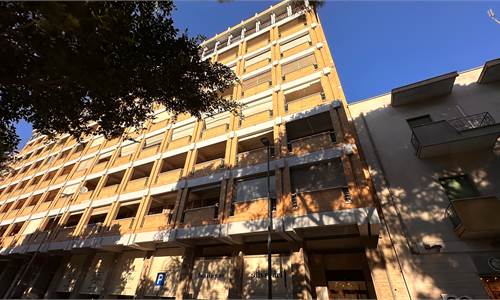 PIAZZA MAZZINI UFFICIO 3 VANI E 2 BAGNI