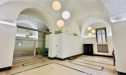 Locale commerciale in affitto – 130 mq con 3 vetrine – Lecce