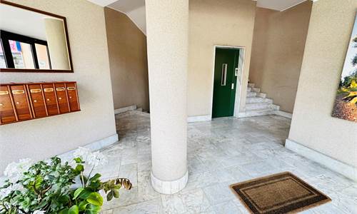 APPARTAMENTO IN AFFITTO CON GRANDE TERRAZZO E POSTO AUTO